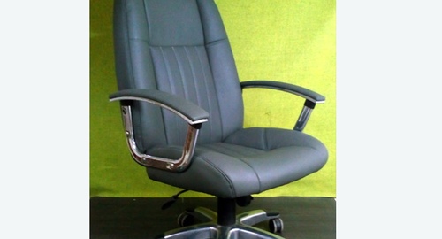 Перетяжка офисного кресла кожей. Красновишерск